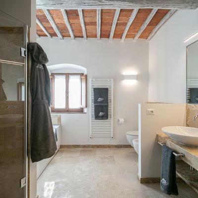 Podere Castello | Elegant Tuscan Farmhouse with vineyard views