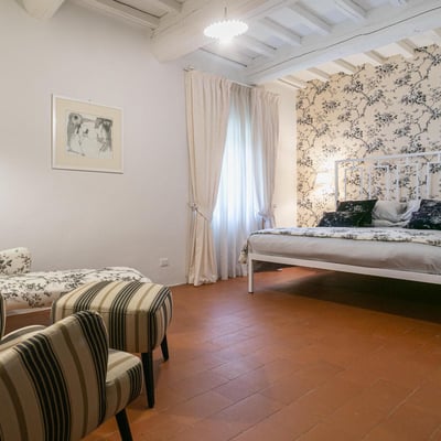 Podere Castello | Elegant Tuscan Farmhouse with vineyard views