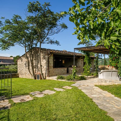 Podere Castello | Elegant Tuscan Farmhouse with vineyard views