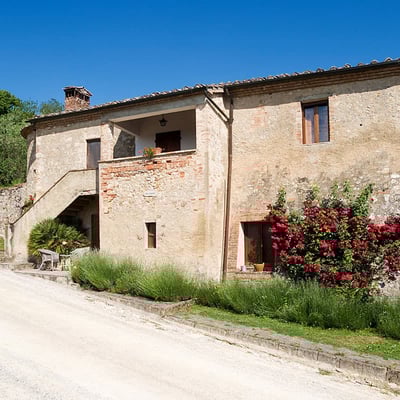 Ropoli Sopra | A Tuscan farmhouse with loggia close to Siena