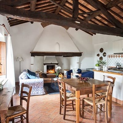 Ropoli Sopra | A Tuscan farmhouse with loggia close to Siena