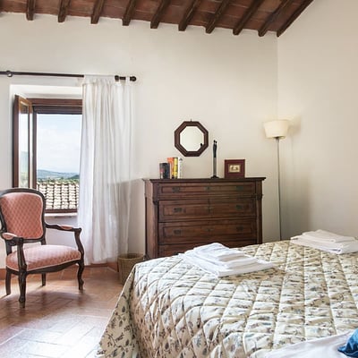 Ropoli Sopra | A Tuscan farmhouse with loggia close to Siena
