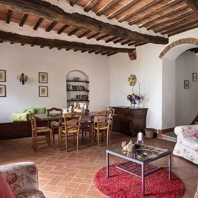 Ropoli Sotto | A Tuscan farmhouse set in an olive grove