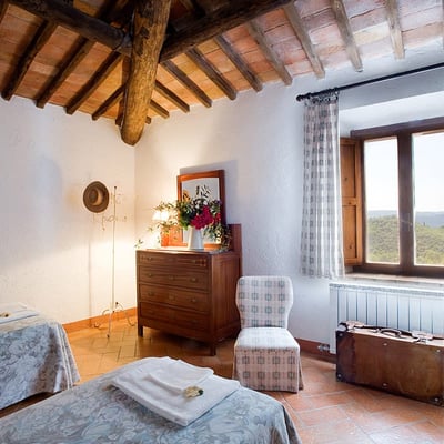 Ropoli Sotto | A Tuscan farmhouse set in an olive grove