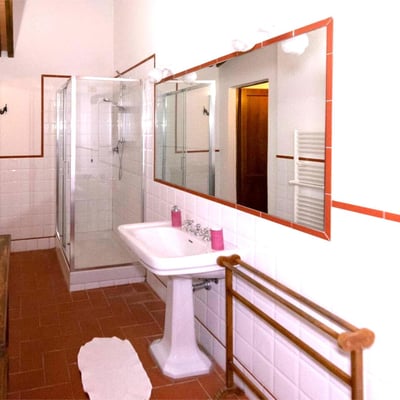 Trebbiano | Cottage for two with shared pool near Siena