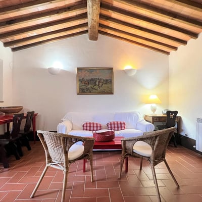 Trebbiano | Cottage for two with shared pool near Siena