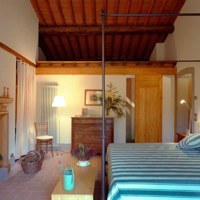 The furniture in Capriata is well chosen, a mix of antiques and typical Tuscan pieces