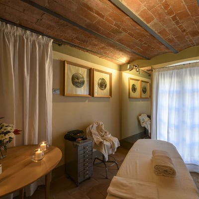 A spa room is available for massages