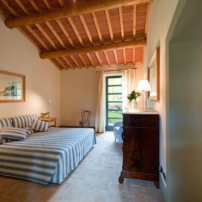 Lunetta | Luxury villa and shared pool in Tuscan hamlet