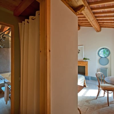 Lunetta | Luxury villa and shared pool in Tuscan hamlet
