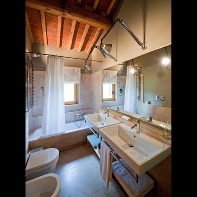 Lunetta | Luxury villa and shared pool in Tuscan hamlet