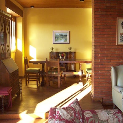 Modernista | Villa for 7 with pool close to a Tuscan village