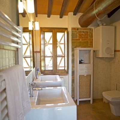 Pagliaio | Tuscan Haybarn with big shared pool