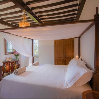 Villa Cortona | Historic Wedding Villa for 18 close to Cortona with pool