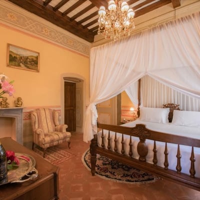 Villa Cortona | Historic Wedding Villa for 18 close to Cortona with pool