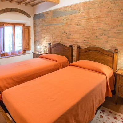 Ambra | Tuscan apartment in a historic building