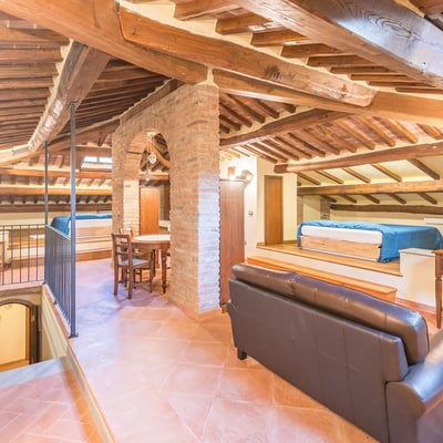 Ambra | Tuscan apartment in a historic building