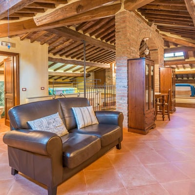 Ambra | Tuscan apartment in a historic building