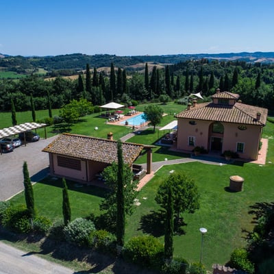Villa Elisa | Contemporary Tuscan colonica and pool
