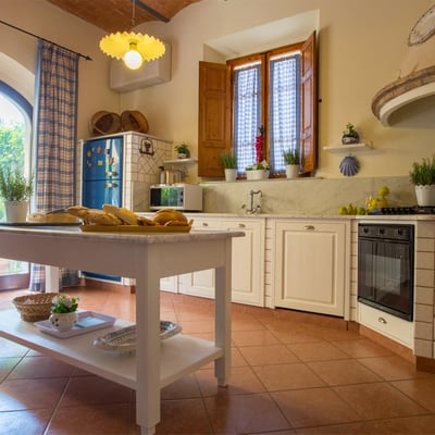 Glicine | Villa and pool in a small Tuscan village