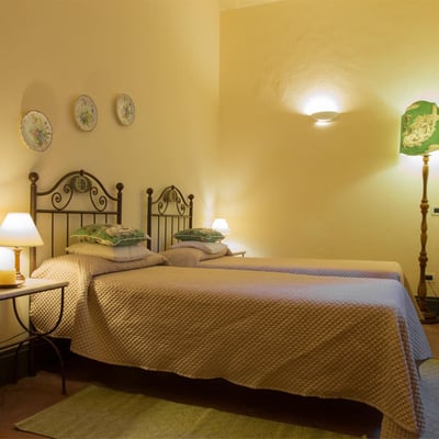 Glicine | Villa and pool in a small Tuscan village