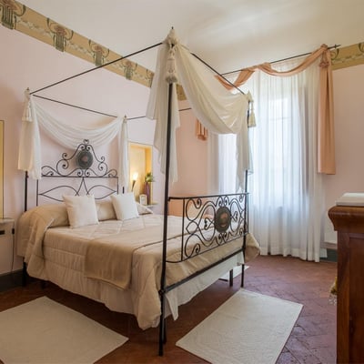 Glicine | Villa and pool in a small Tuscan village
