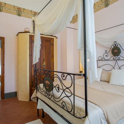 Glicine | Villa and pool in a small Tuscan village