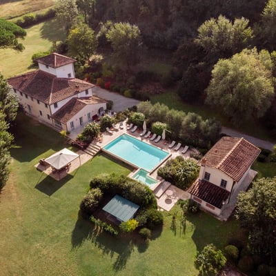 Piaggia: Luxury Villa with Heated Pool near Pisa