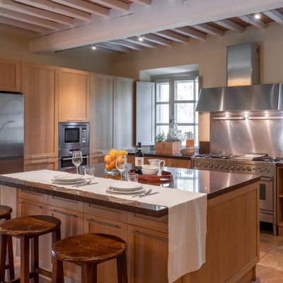 Piaggia: Luxury Villa with Heated Pool near Pisa