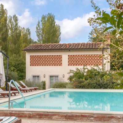 Piaggia: Luxury Villa with Heated Pool near Pisa