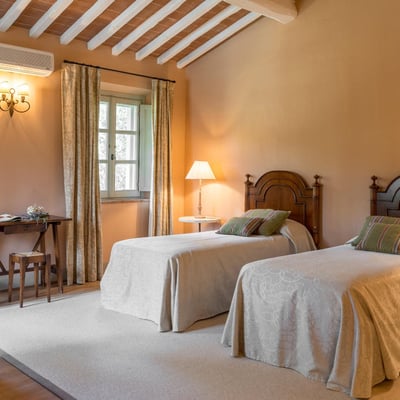 Piaggia: Luxury Villa with Heated Pool near Pisa