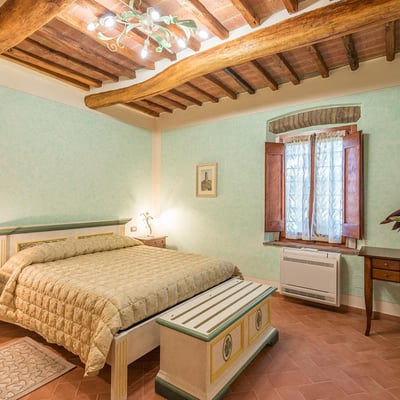 Verdino | Family apartment in a historic villa with shared pool