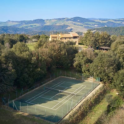 Villa Amorosa | Tuscan Villa for 12 with fenced pool and tennis court