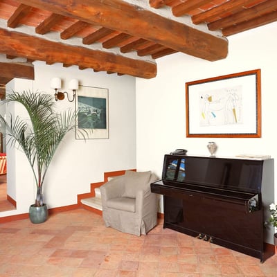 Villa Amorosa | Tuscan Villa for 12 with fenced pool and tennis court