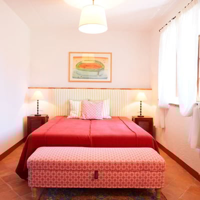 Villa Amorosa | Tuscan Villa for 12 with fenced pool and tennis court