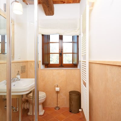 Villa Amorosa | Tuscan Villa for 12 with fenced pool and tennis court