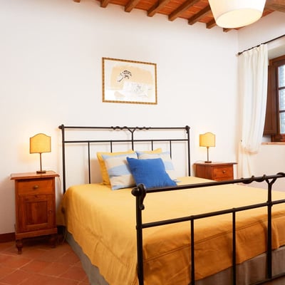 Villa Amorosa | Tuscan Villa for 12 with fenced pool and tennis court