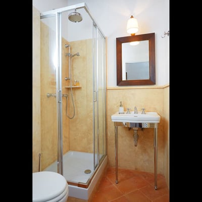 Villa Amorosa | Tuscan Villa for 12 with fenced pool and tennis court