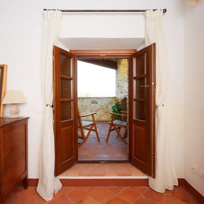 Villa Amorosa | Tuscan Villa for 12 with fenced pool and tennis court