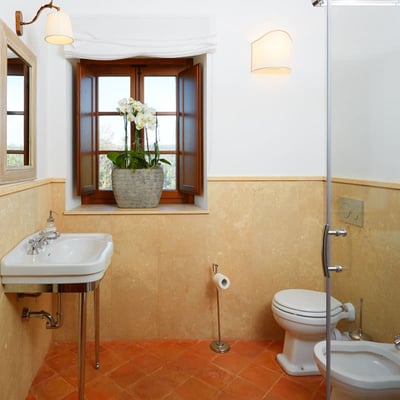 Villa Amorosa | Tuscan Villa for 12 with fenced pool and tennis court