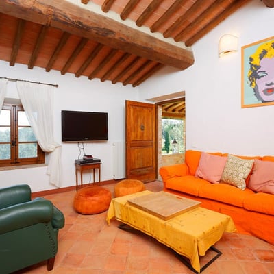 Villa Amorosa | Tuscan Villa for 12 with fenced pool and tennis court