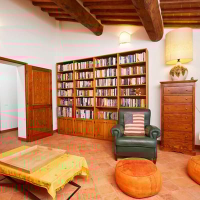 Villa Amorosa | Tuscan Villa for 12 with fenced pool and tennis court