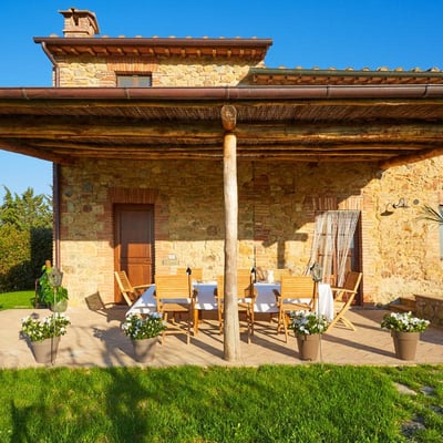 Villa Amorosa | Tuscan Villa for 12 with fenced pool and tennis court