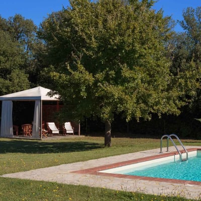 Villa Amorosa | Tuscan Villa for 12 with fenced pool and tennis court