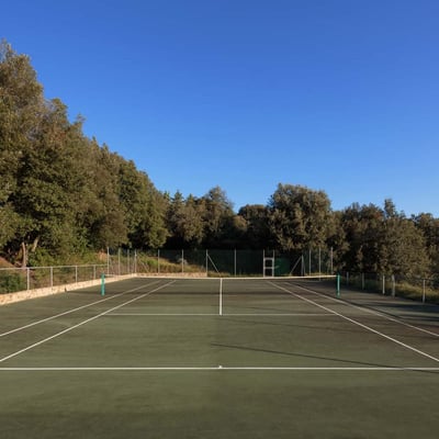 Villa Amorosa | Tuscan Villa for 12 with fenced pool and tennis court