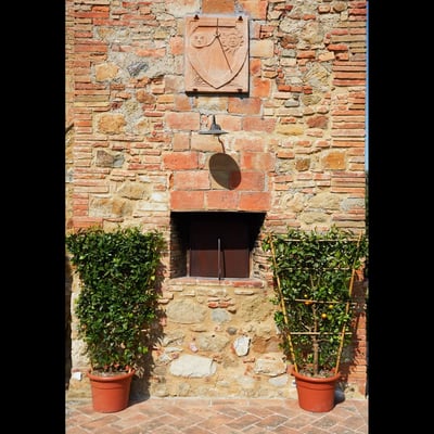 Villa Amorosa | Tuscan Villa for 12 with fenced pool and tennis court