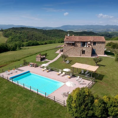 Poggetto | Tuscan villa and pool for 16 near the Coast