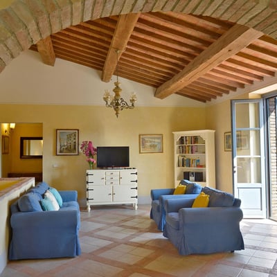 Poggetto | Tuscan villa and pool for 16 near the Coast