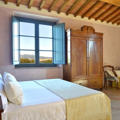 Poggetto | Tuscan villa and pool for 16 near the Coast