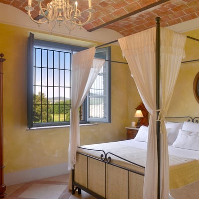 Poggetto | Tuscan villa and pool for 16 near the Coast